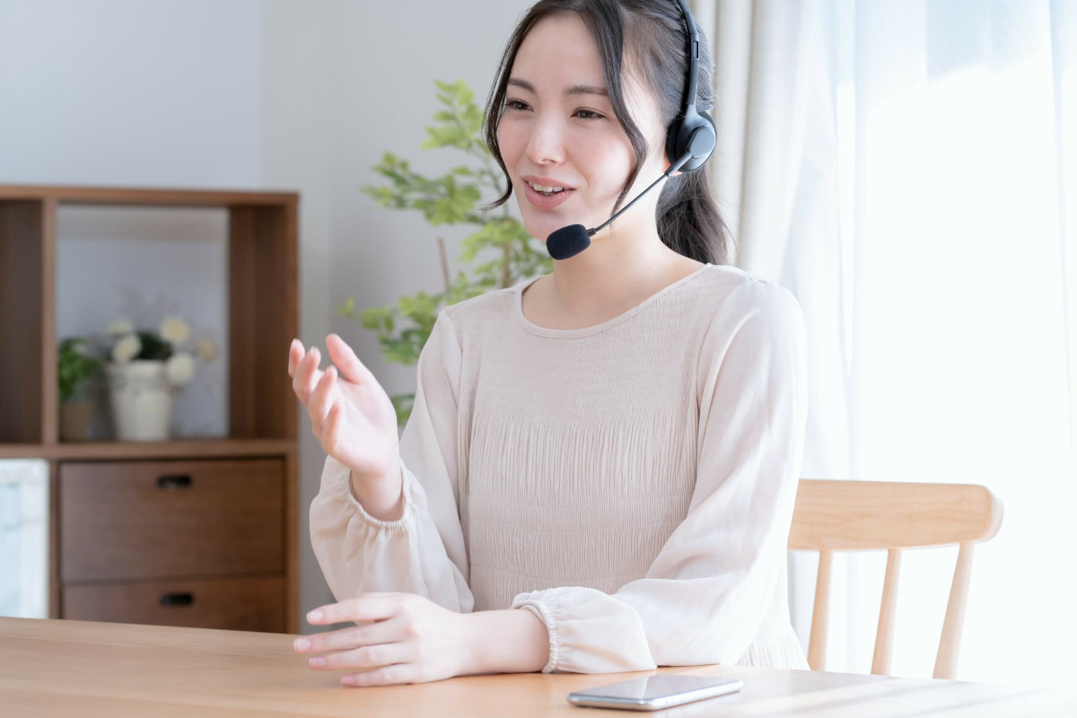 オンライン英会話をする女性